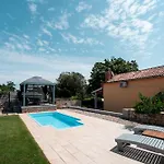 La Casa בית נופש רוביני